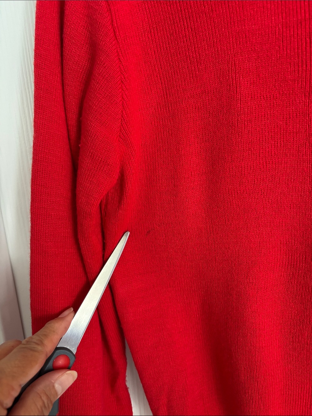 Vintage Red V-Neck Casino Embroidered Sweater Sir Robert Originals Size M Lucky - Picture 11 of 11